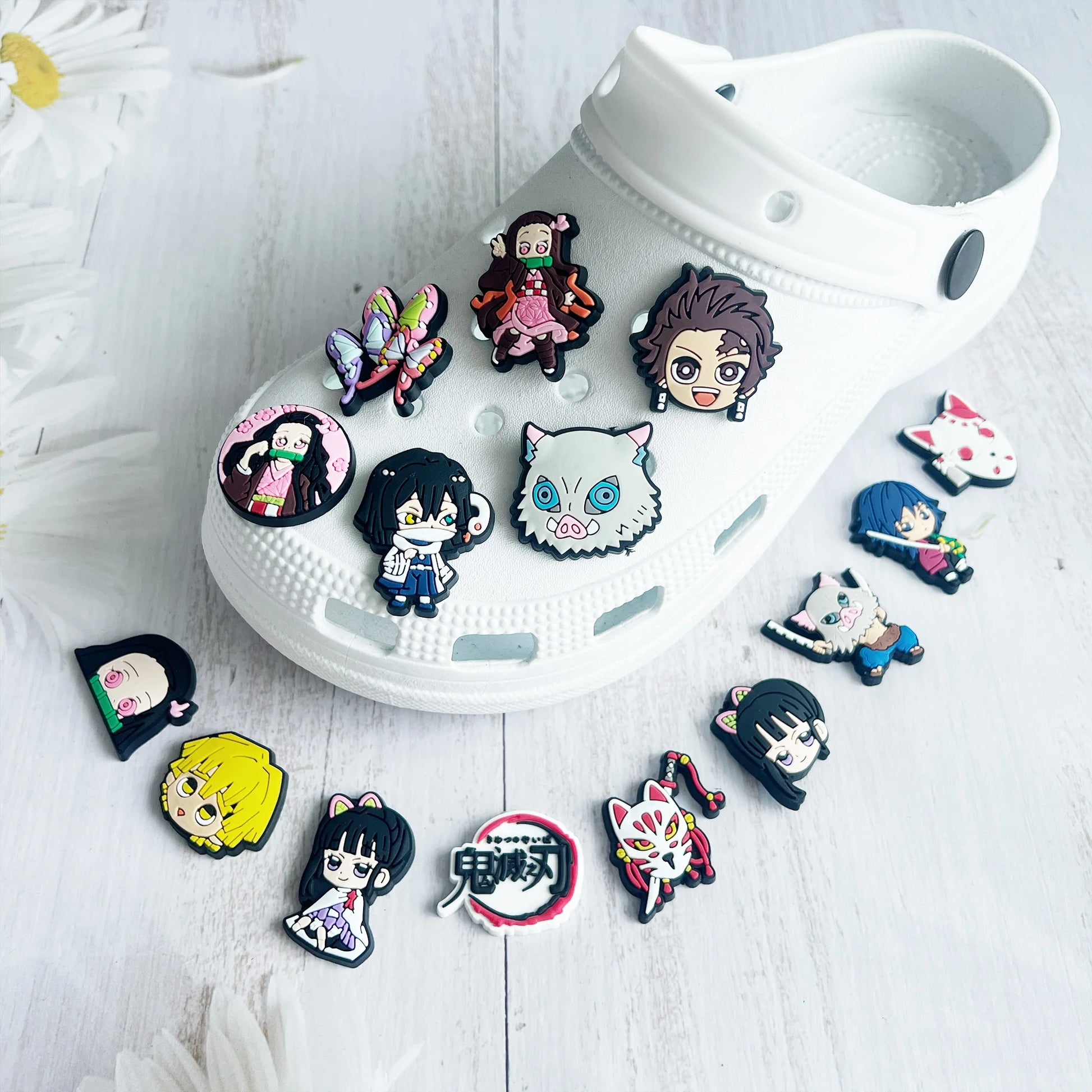 Demon Slayer Lot de 25 charms chaussures pour Crocs